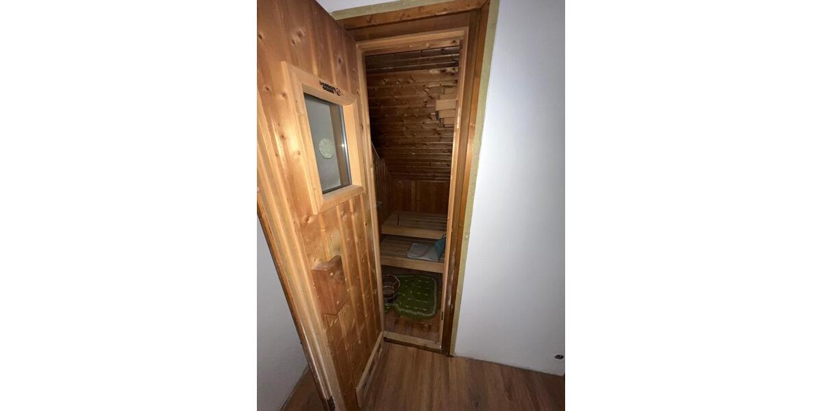 Sanierte 2 Zimmer Dachgeschosswohnung mit Küche und Sauna 2 zimmer