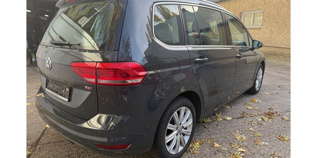 VW Touran Highline Navi RFK AHK LED 1.Hand 60.451 km 19.999 &euro; Berlin 10247