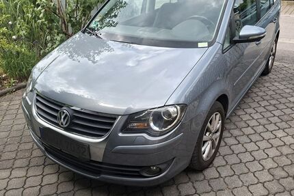 VW Touran 239.000 km 2.650 &euro; München 80935