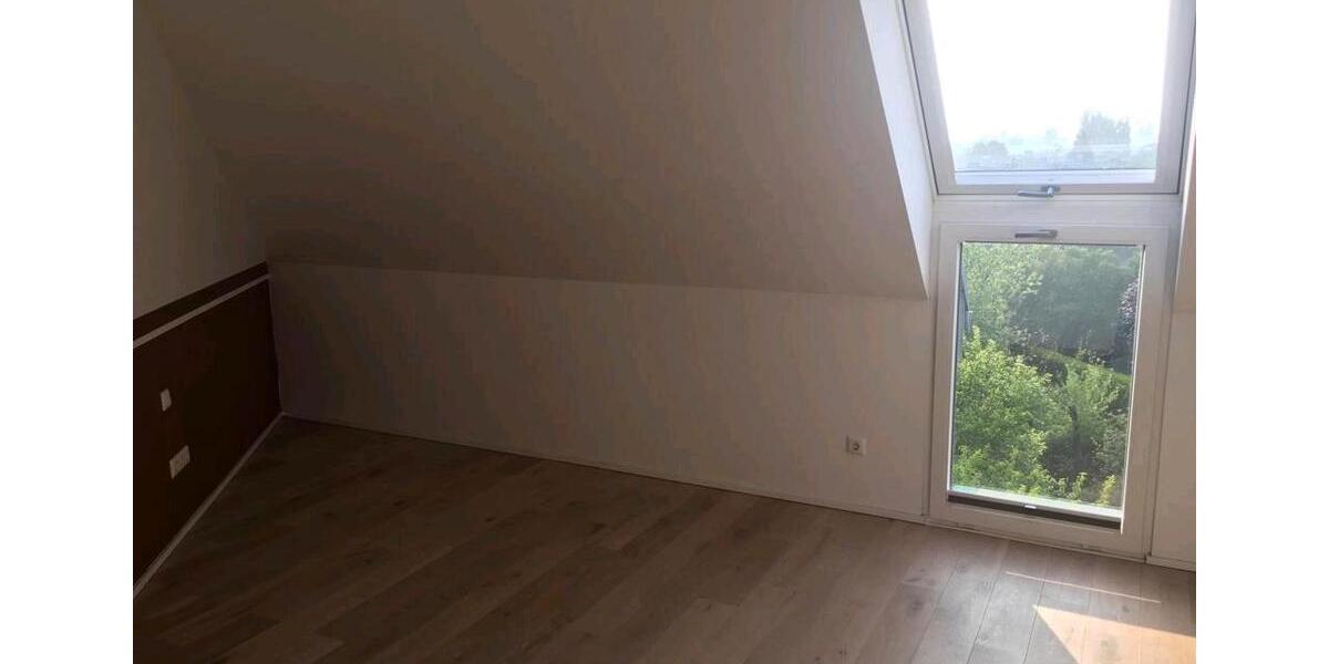 Dachgeschoßwohnung Köln Kalk - 3.5 Zimmer, 104 m&sup2;, 700.000&euro; | Angebot:26730630
