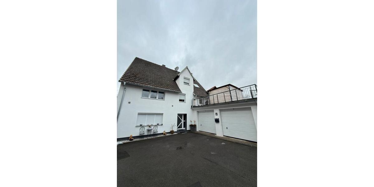 Liebevoll renoviertes Einfamilienhaus mit riesiger Dachterasse 9 zimmer