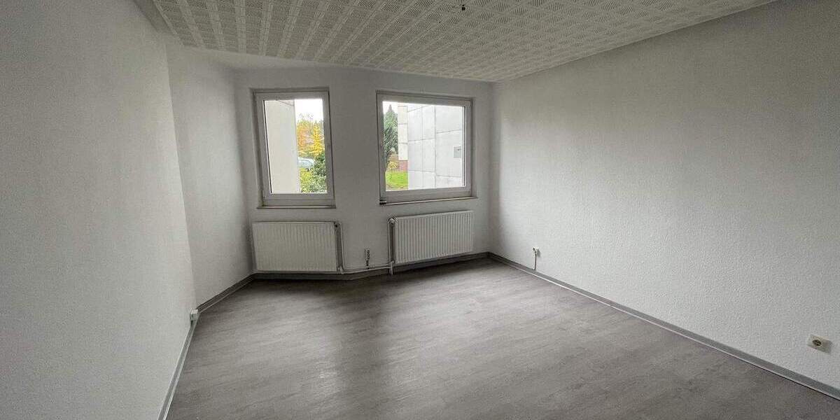 Komfortable 3 Zimmer Wohnung mit 2 Bädern und Stellplätzen - WG geeignet - 3 zimmer