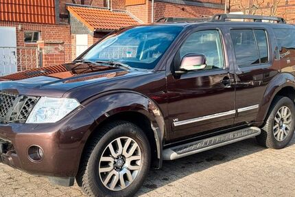 Nissan Pathfinder 221.000 km 3.999 &euro; Ehmen Wolfsburg 38442