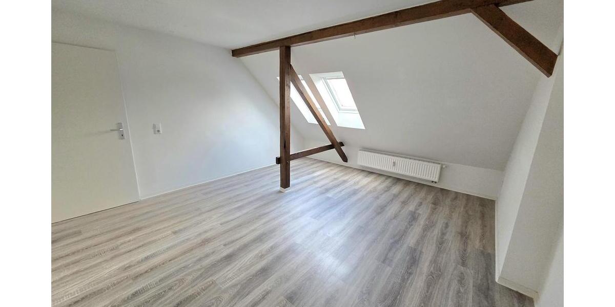 Gemütliche 3-Zimmer-Dachgeschosswohnung mit Sichtbalken in Chemnitz-Hilbersdorf! - Dachgeschoßwohnung Chemnitz Hilbersdorf | Angebot:26109241