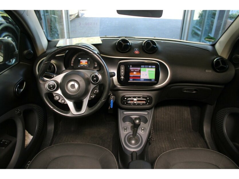 Smart ForTwo Cabrio twinamic passion 83.355 km 11.980 € Euskirchen 53881