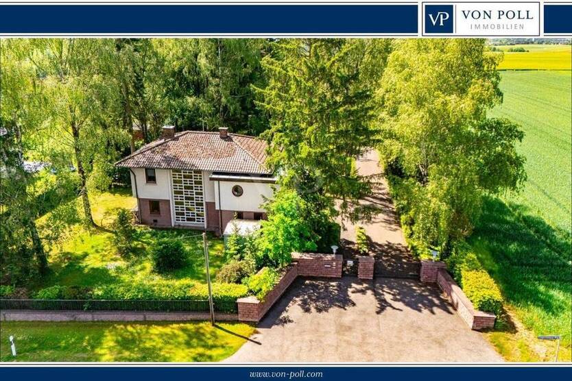 Charmantes Einfamilienhaus auf parkähnlichem Grundstück