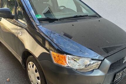 Mitsubishi Colt 136.000 km 2.999 &euro; München 81829