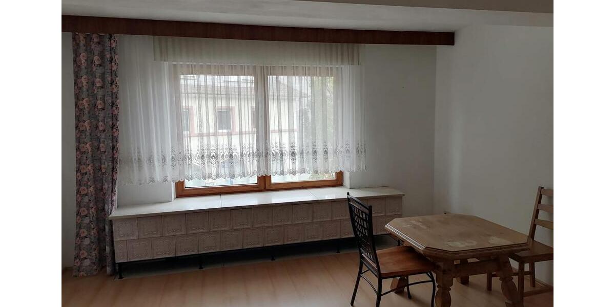 Etagenwohnung Winnweiler - 8 Zimmer, 200 m&sup2;, 1.500&euro; | Angebot:24703008
