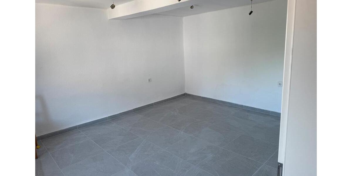 Einfamilienhaus Feldatal - 8 Zimmer, 280 m&sup2;, 1.290&euro; | Angebot:26604948