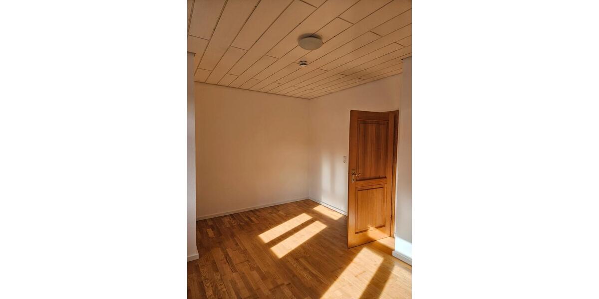 Dachgeschoßwohnung Eltmann - 3 Zimmer, 70 m&sup2;, 650&euro; | Angebot:26413658