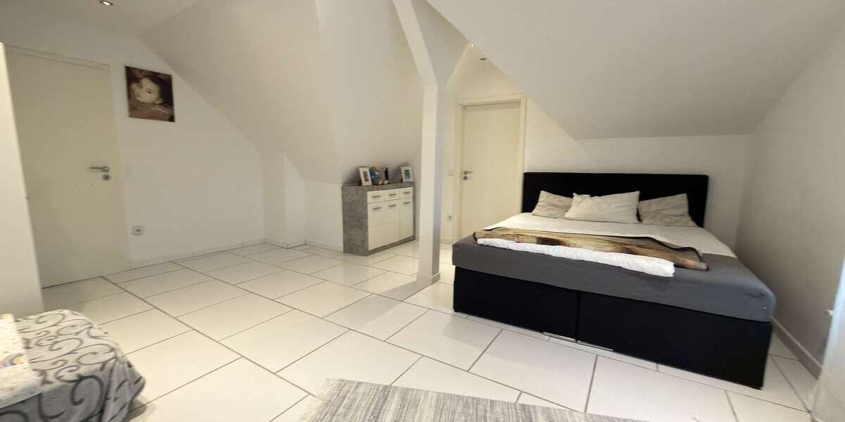 Modernisiertes 3-Parteienhaus mit Maisonette und Gartenanteil nahe Centro - Mehrfamilienhaus, Wohnhaus Oberhausen Osterfeld | Angebot:26523102