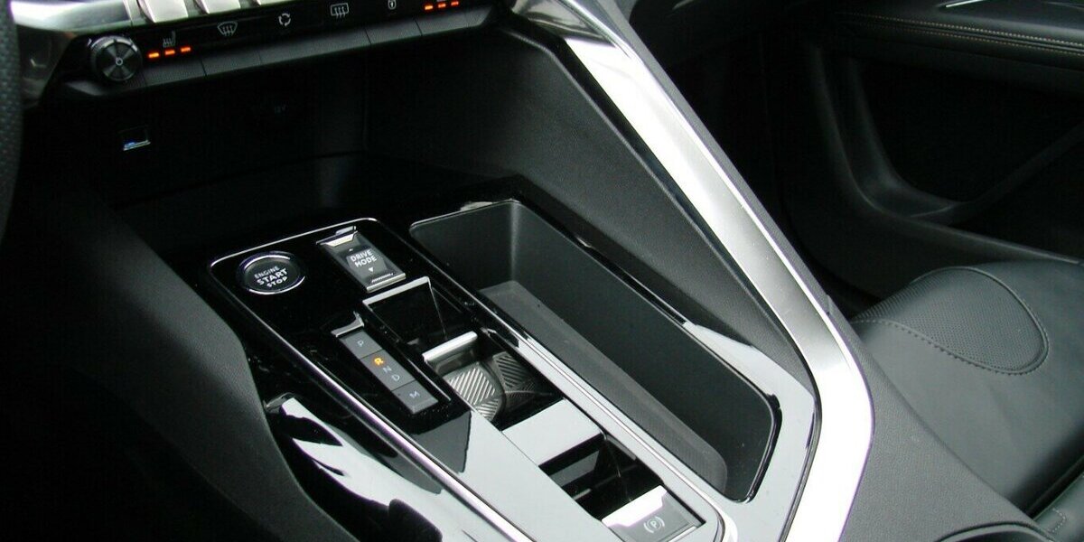 Peugeot 5008 1.2 PureTech 130 GT-Line Leder ACC Navi Pano 30.873 km 27.980 &euro; Falkensee 14612