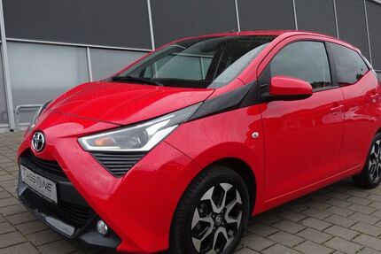 Toyota Aygo (X) 14.162 km 11.990 &euro; Steißlingen 78256