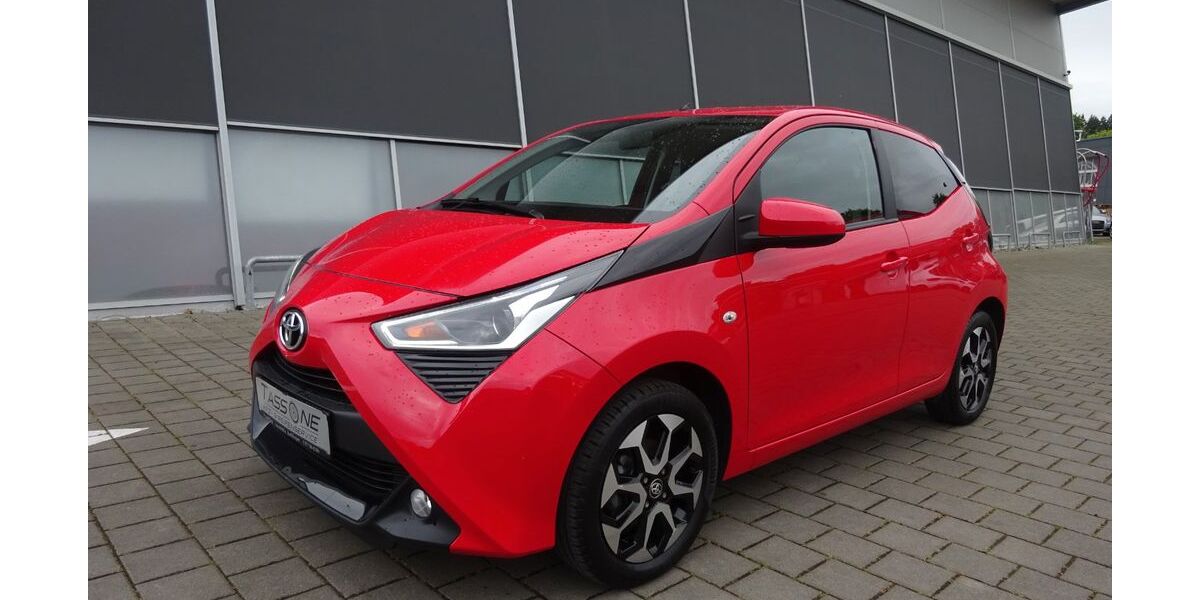 Toyota Aygo (X) 14.162 km 11.990 &euro; Steißlingen 78256