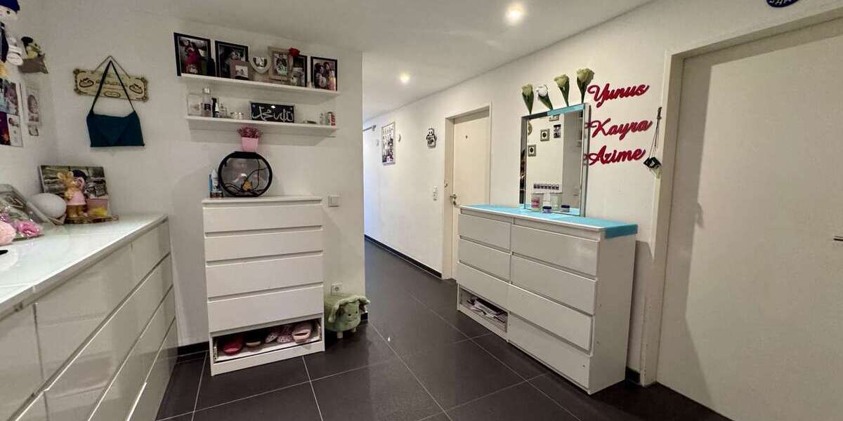 Traumhafte 3,5-Zimmer-Wohnung mit großem Balkon, herrlicher Aussicht, Garage und inkl.Einbauküche - Etagenwohnung Velbert Pöthen | Angebot:24740227