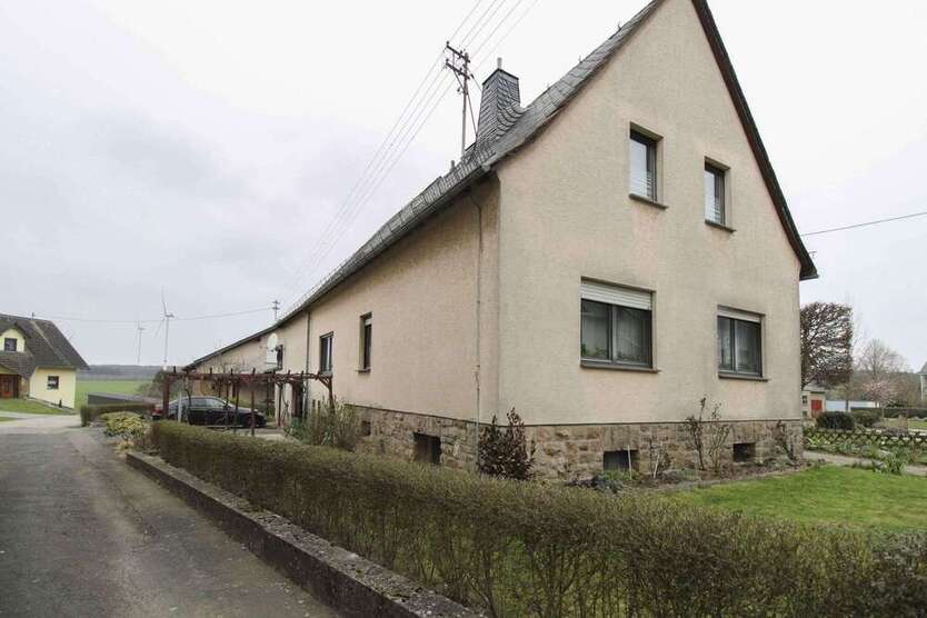 Haus zum Kaufen in Liebshausen 150.000 € 170.3 m²
