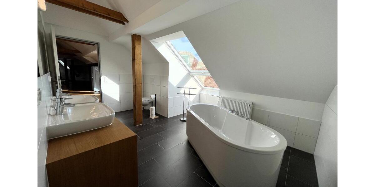 Dachgeschoßwohnung Erfurt - 2 Zimmer, 122 m&sup2;, 1.285&euro; | Angebot:25512316