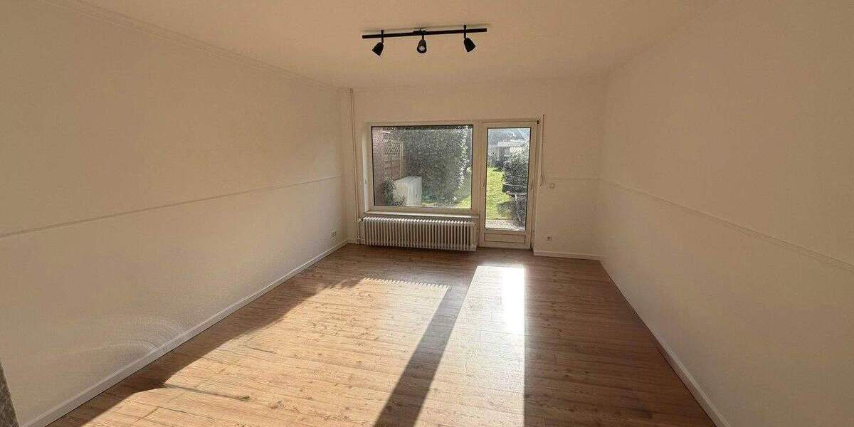 Reihenmittelhaus Hamburg Bramfeld - 3 Zimmer, 75 m&sup2;, 1.630&euro; | Angebot:25570386