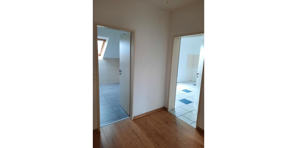 Dachgeschoßwohnung Völklingen - 3 Zimmer, 75 m&sup2;, 600&euro; | Angebot:26400588