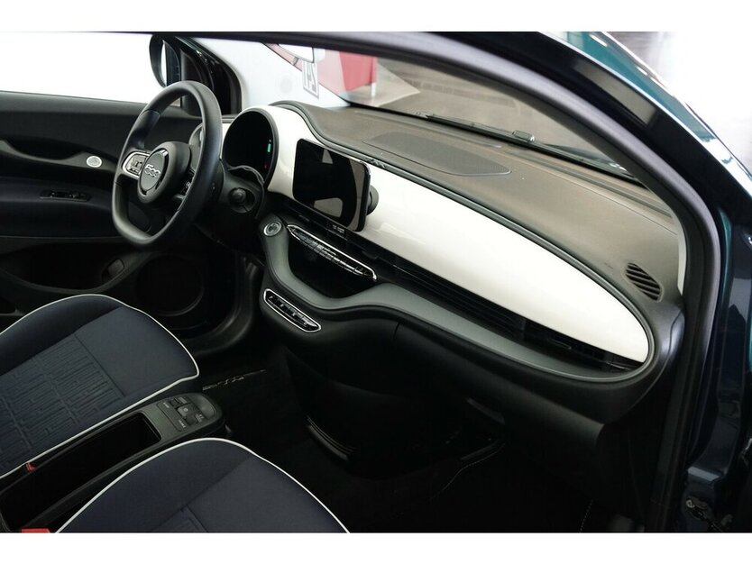500e Action Carplay Android Automatik 1.Hand