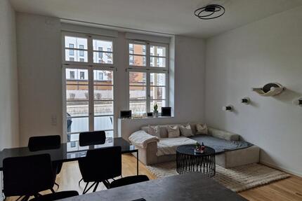 Moderne Wohnung mit 3-Zimmern, Einbauküche, Balkon, 2 Tiefgaragenstellplätze