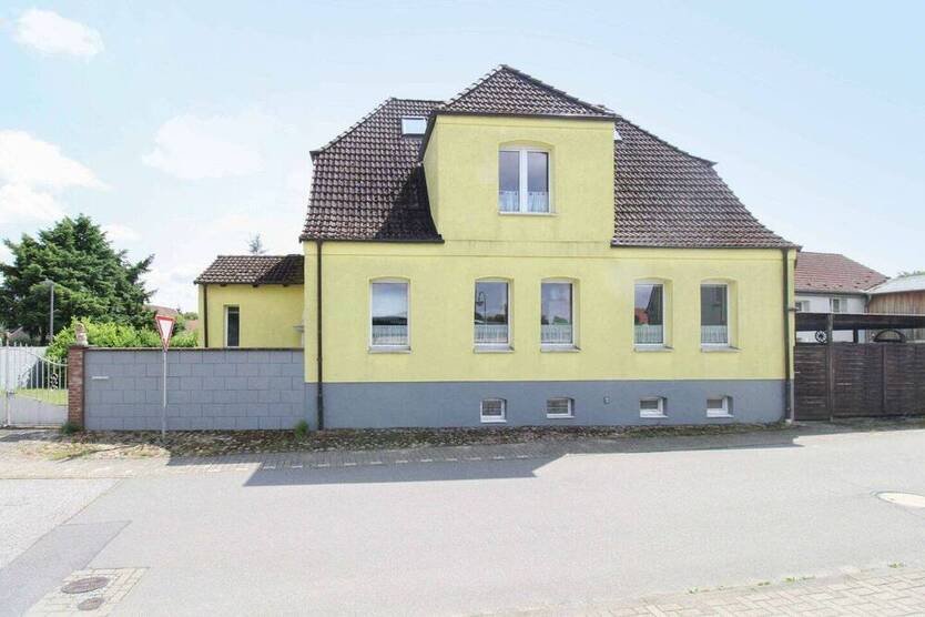 Ideal für Handwerker: Zentrumsnahes EFH mit viel Platz und Sanierungsbedarf
