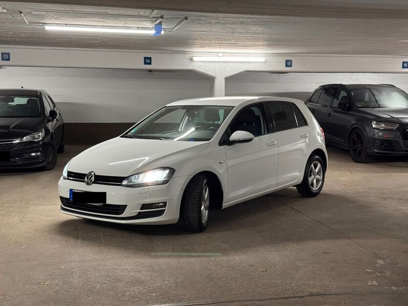 VW Golf 105.657 km 11.990 € Hamburg 22083