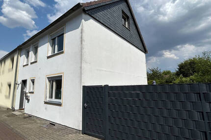 Einmalige Gelegenheit: Zweifamilienhaus mit Garten und Garage in Übach-Palenberg