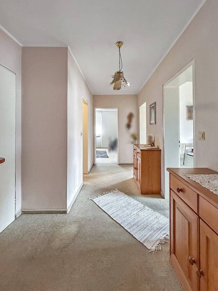 Renovierungsbedürftige 3-Zimmer-Wohnung mit sonnigem Balkon