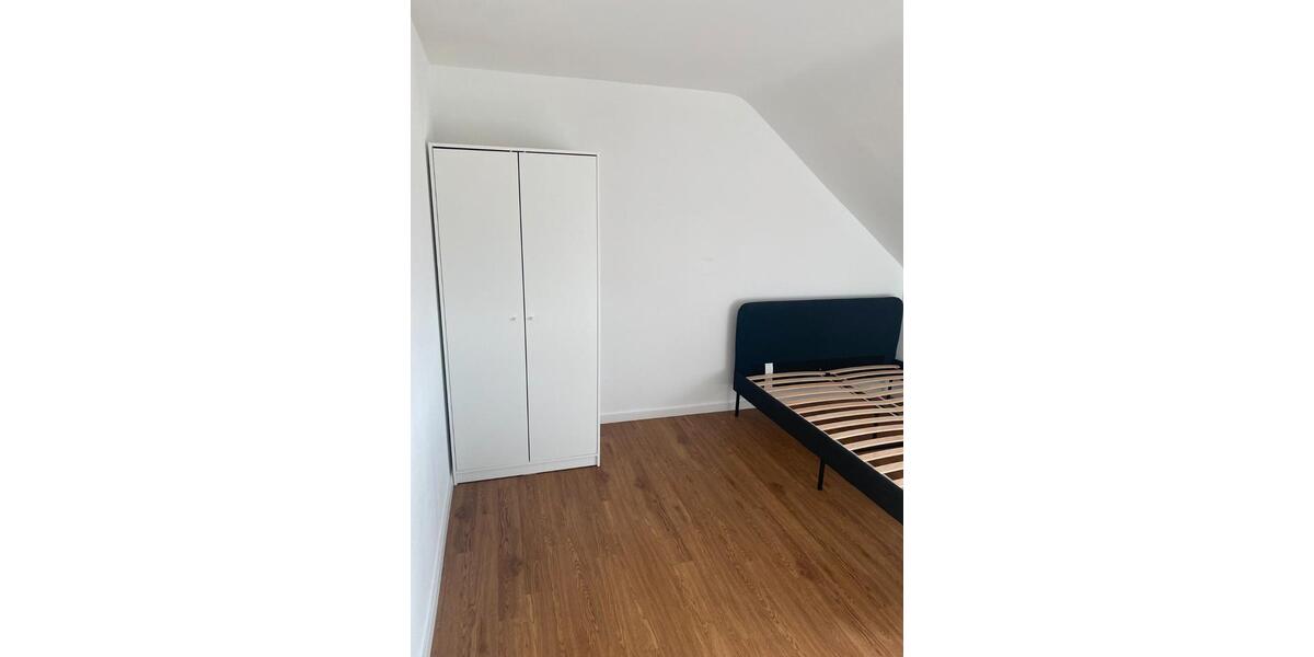 Dachgeschoßwohnung Stuttgart Luginsland - 3 Zimmer, 45 m&sup2;, 179.000&euro; | Angebot:26145432