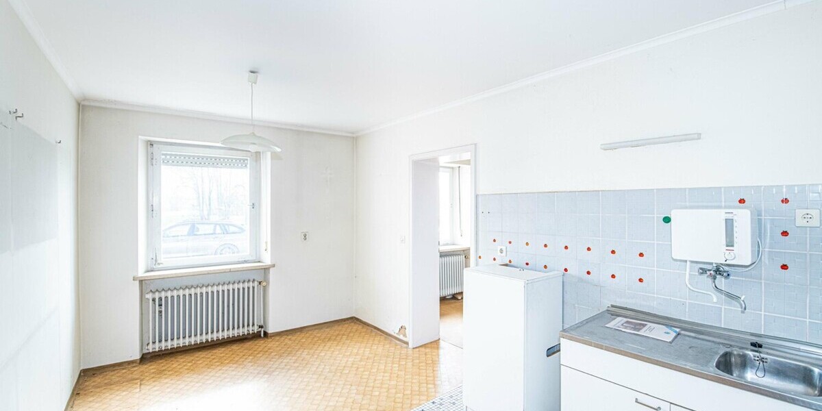 Großzügiges Zweifamilienhaus mit verborgenem Garten in der Innenstadt von Cham - Mehrfamilienhaus, Wohnhaus Cham | Angebot:26298154