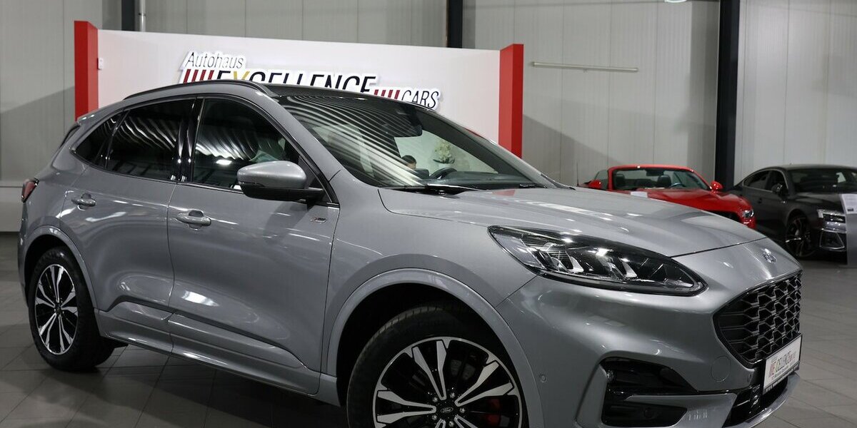 Ford Kuga 2.5 P-HEV ST-LINE-X STYLING SPORT PANORAMA 73.000 km 22.444 &euro; Hamm 59077
