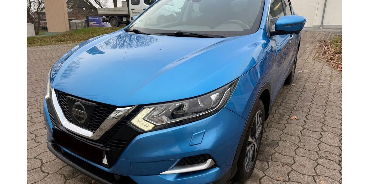 Nissan Qashqai 131.520 km 10.490 &euro; Trappenkamp 24610