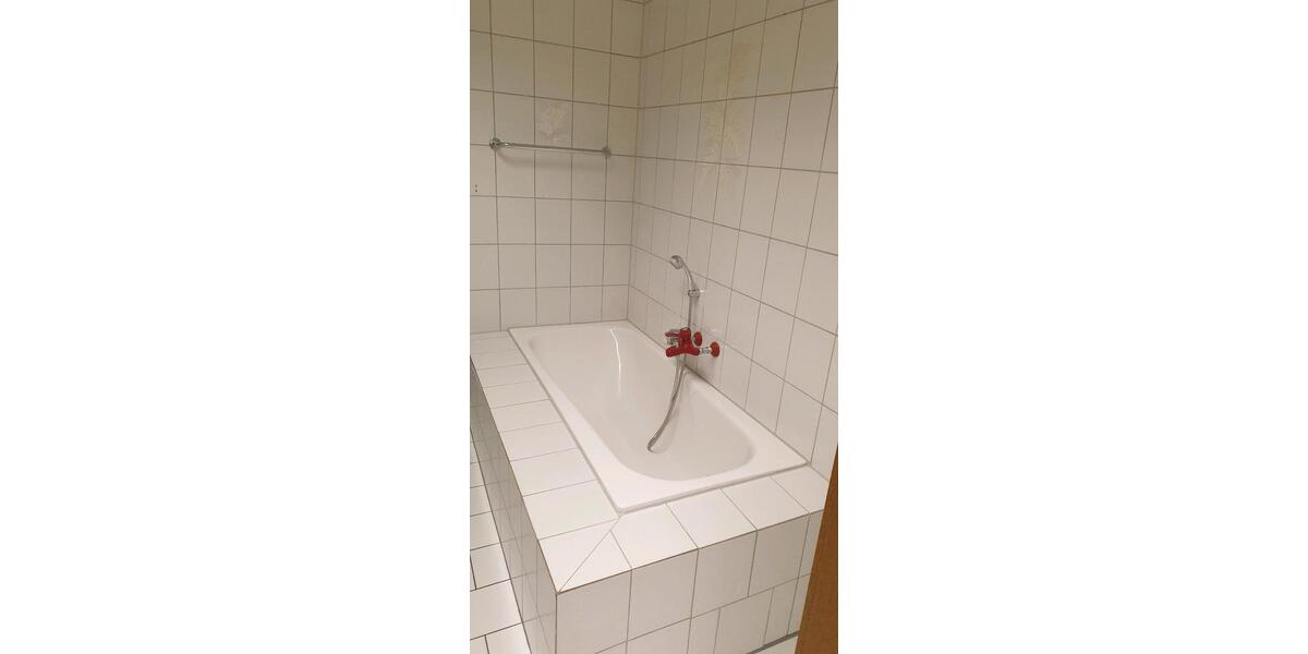 3 Zimmer Wohnung, Küche, Bad und Dachterrasse in 97653 Bisch 3 zimmer