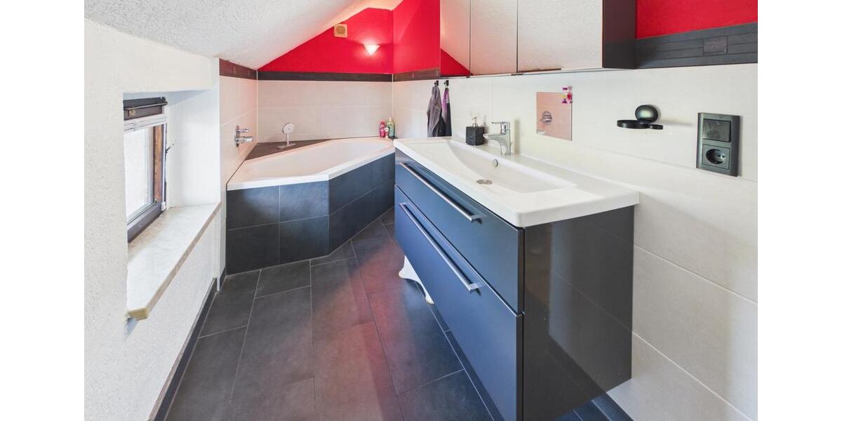 Einfamilienhaus Lützen - 7 Zimmer, 224 m&sup2;, 299.900&euro; | Angebot:26693246