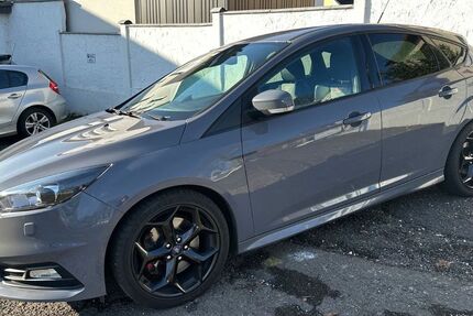 Ford Focus 98.636 km 16.400 &euro; Hofheim am Taunus 65719
