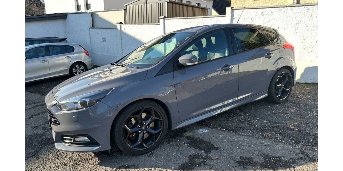 Ford Focus 98.636 km 16.400 &euro; Hofheim am Taunus 65719