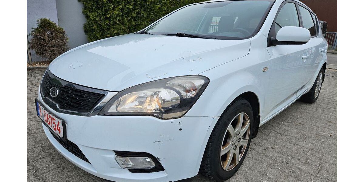 Kia ceed / Ceed 187.000 km 2.500 &euro; Regensburg 93057
