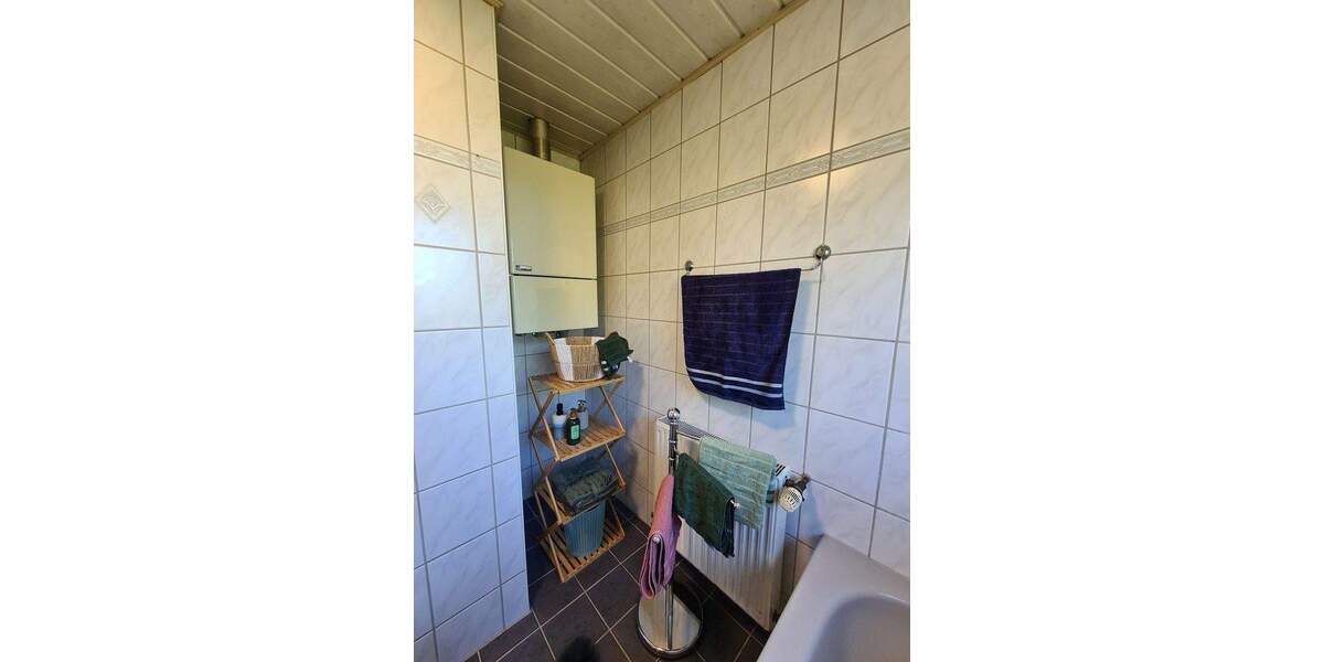 RESERVIERT Charmante Dachgeschosswohnung mit Einbauküche - sofort verfügbar! 2 zimmer