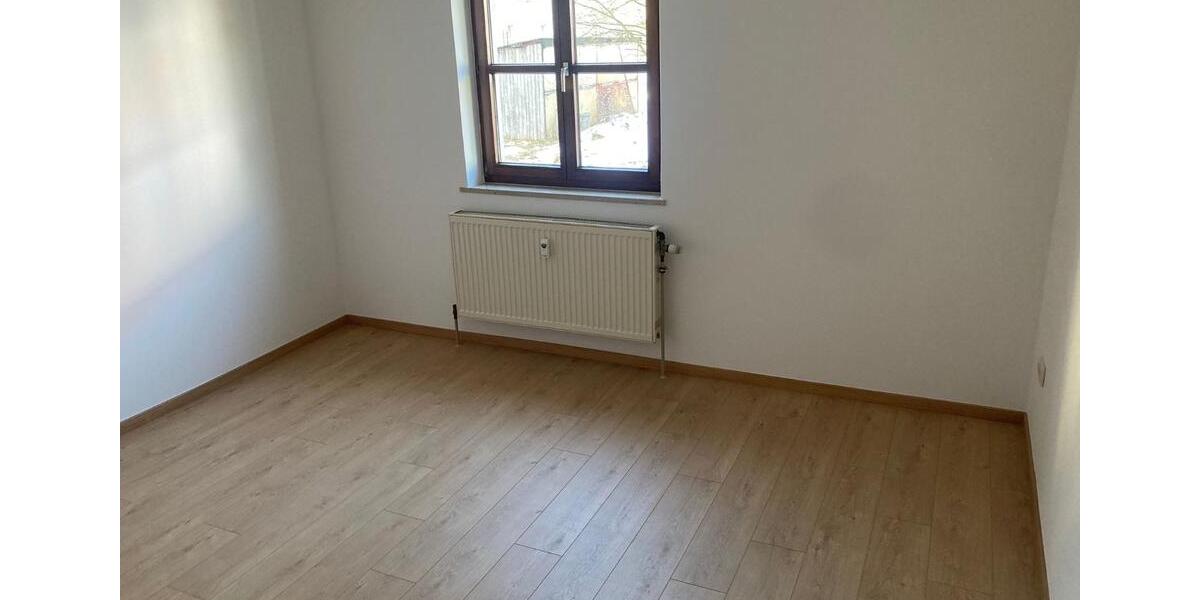 Erdgeschoßwohnung Wiesau Kornthan - 3 Zimmer, 73 m&sup2;, 475&euro; | Angebot:25960438