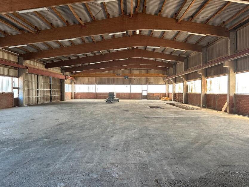 Lagerhalle mit Deckenkran