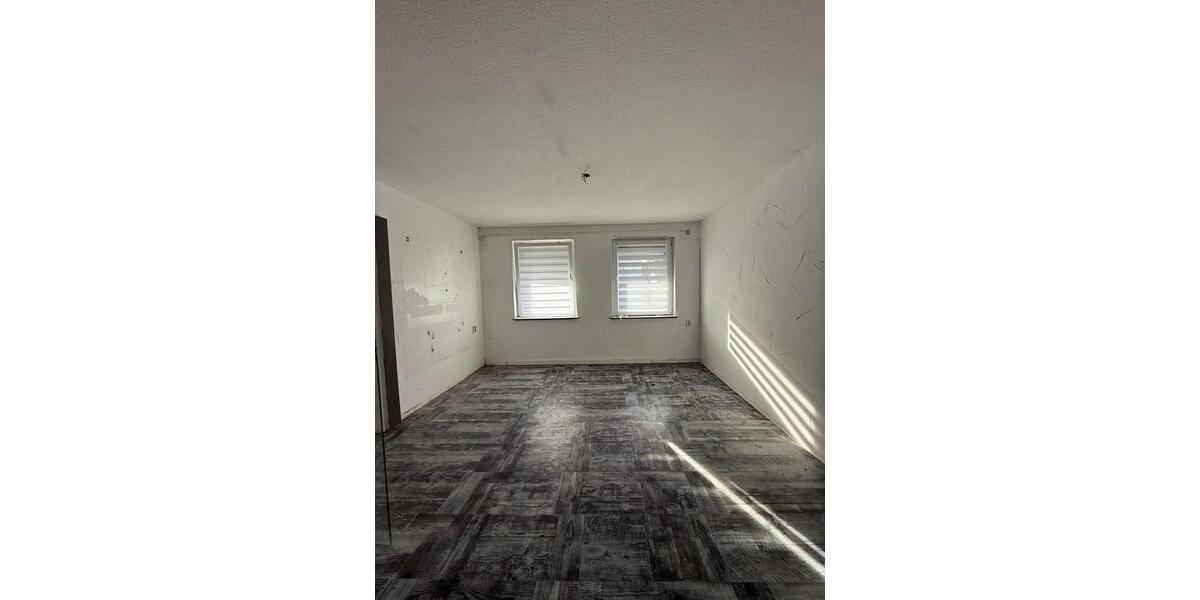 Doppelhaushälfte Gersheim - 6 Zimmer, 155 m&sup2;, 116.000&euro; | Angebot:26605200