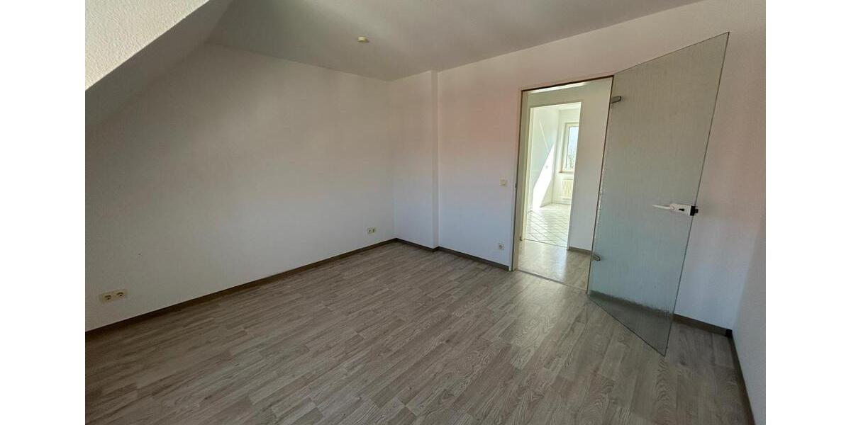 Dachgeschoßwohnung Burg - 3 Zimmer, 58 m&sup2;, 377&euro; | Angebot:25178756