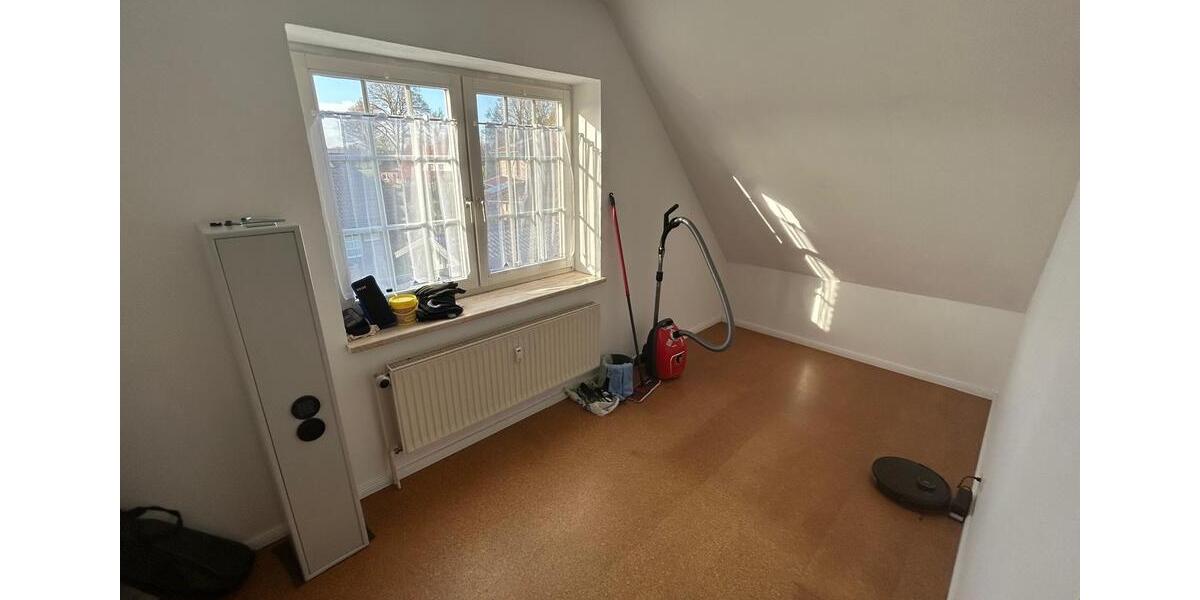 Dachgeschoßwohnung Zetel - 3 Zimmer, 80 m&sup2;, 620&euro; | Angebot:26322898
