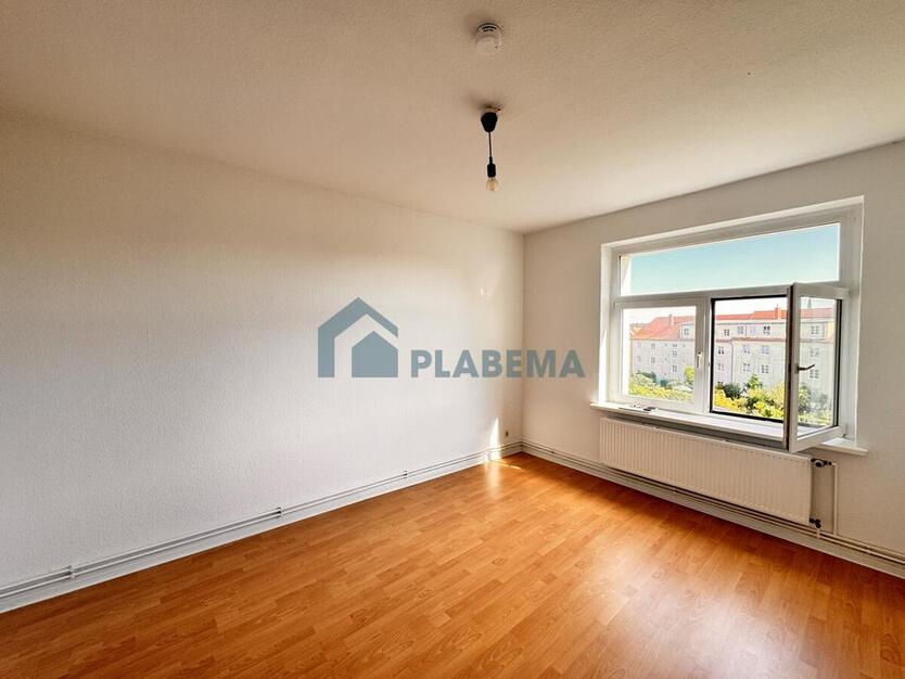 *Preissenkung* 3 Zimmer mit EBK - ideal als 2-er WG geeignet zimmer