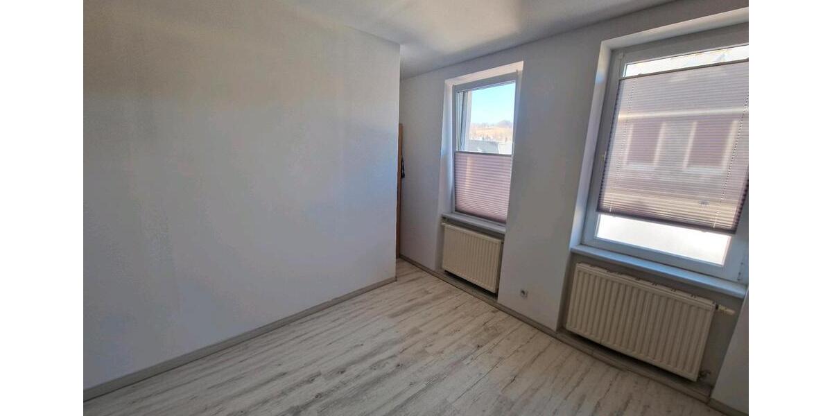 Hochparterre Lauter-Bernsbach Bernsbach - 5 Zimmer, 105 m&sup2;, 651&euro; | Angebot:24840388