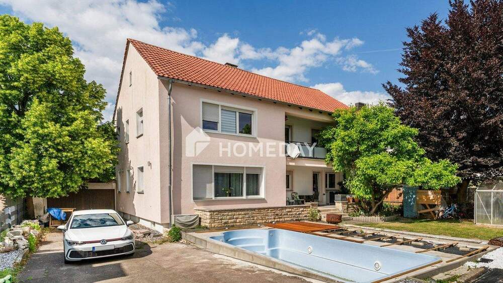Familienidyll mit Potenzial: stilvolles Zweifamilienhaus mit Pool und Garten in Ingolstadt 8 zimmer