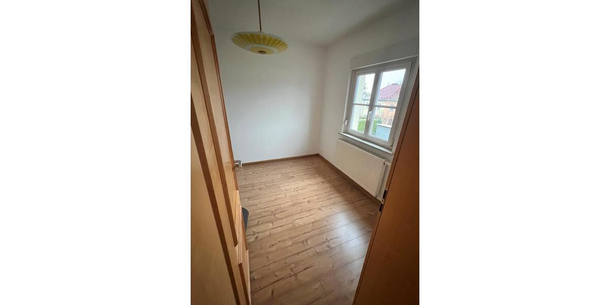 Reihenhaus Sonneberg - 5 Zimmer, 110 m&sup2;, 1.000&euro; | Angebot:23688109
