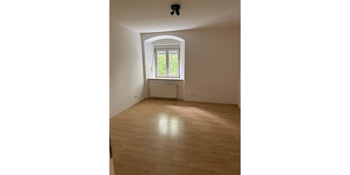 Etagenwohnung Bodenwöhr - 3 Zimmer, 92 m&sup2;, 820&euro; | Angebot:26124375