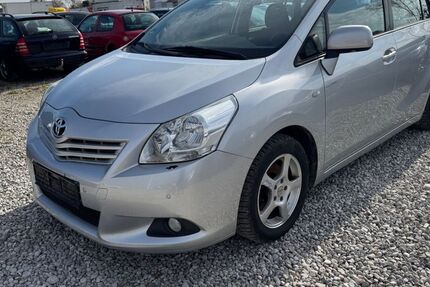 Toyota Verso 330.000 km 2.490 &euro; München 81829